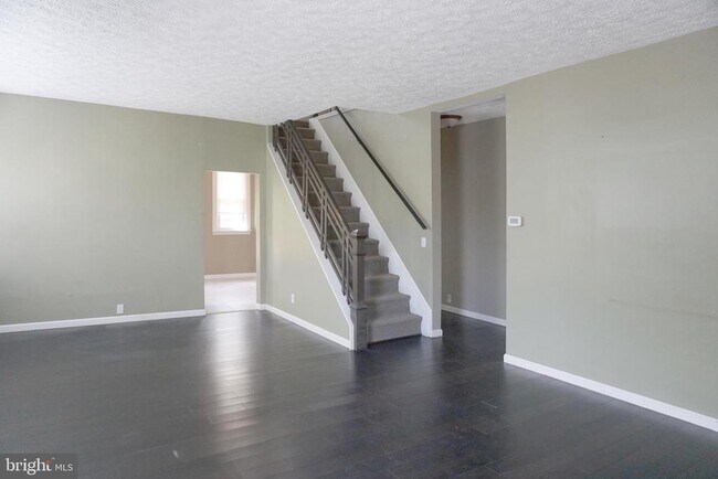 Building Photo - 5526 Selma Ave