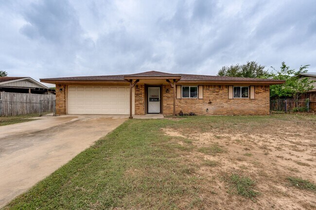 Building Photo - BEAUTIFUL 3-BEDROOM HOME IN LAKEWOOD SHADOW, NEW BRAUNFELS