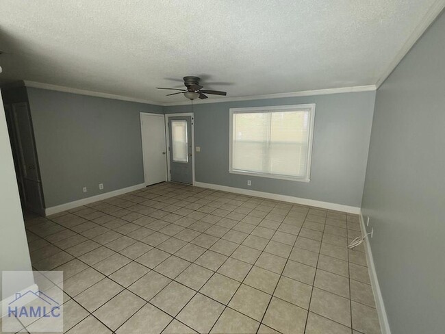 Building Photo - 1007 Live Oak Dr