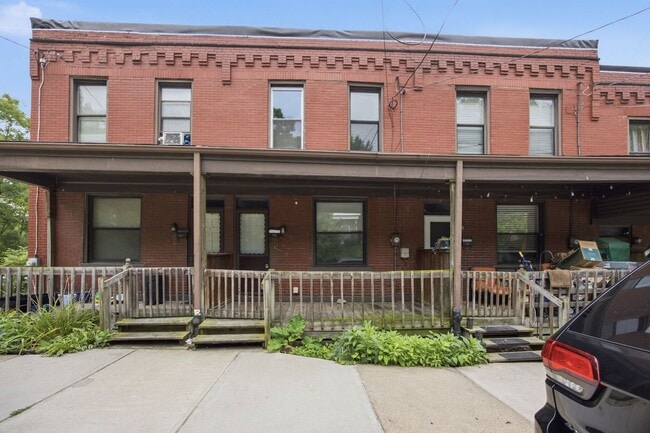 Building Photo - 225 Luray St
