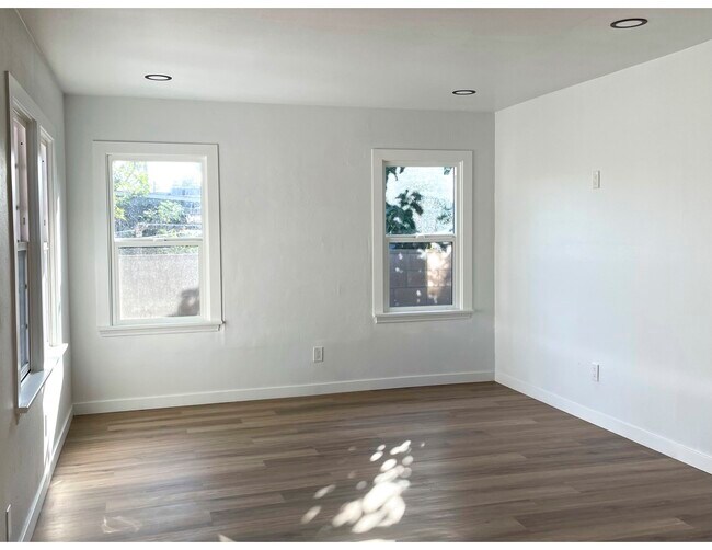 Foto del edificio - 211 E Alberta St