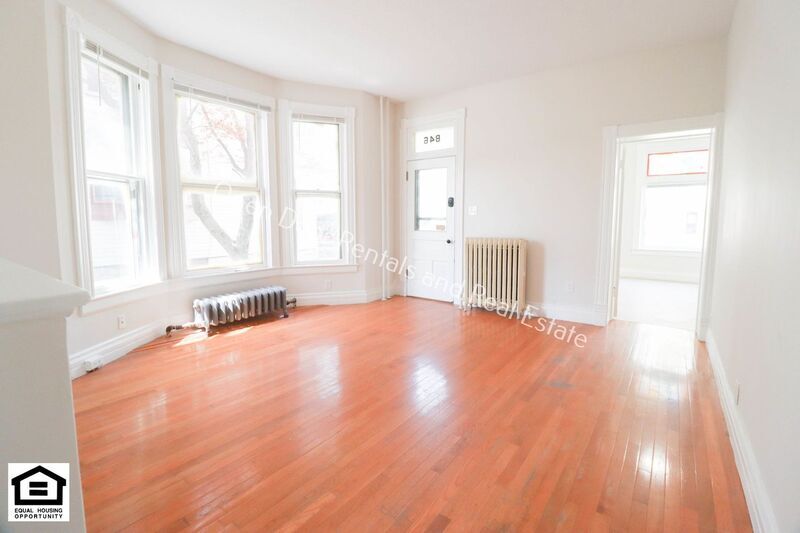 Primary Photo - 846 Columbia Ave