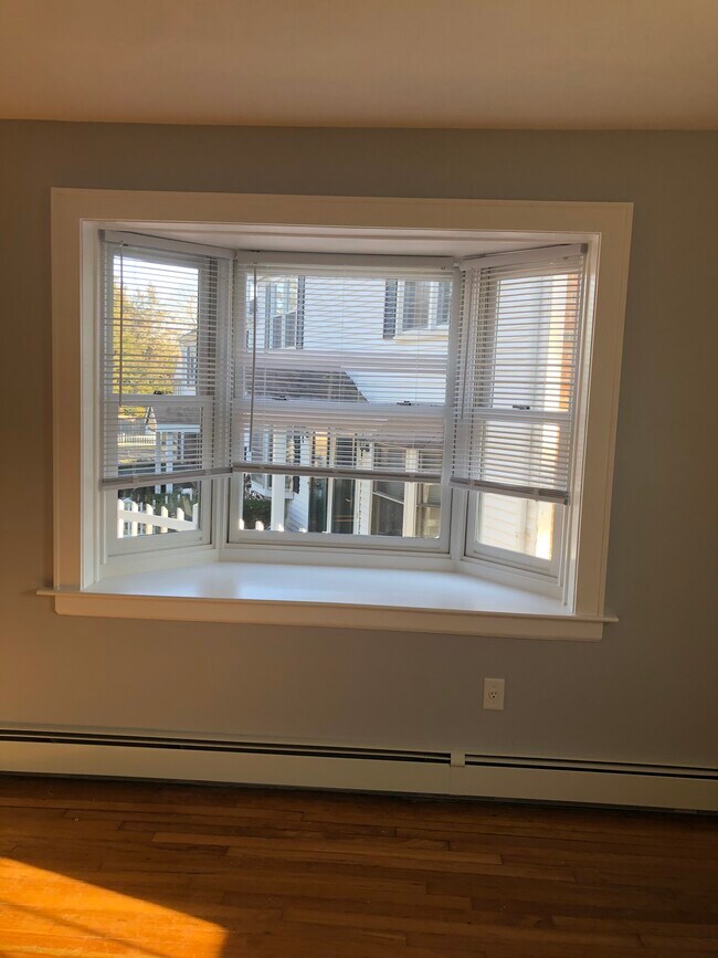 Building Photo - 240 Sunnyridge Ave