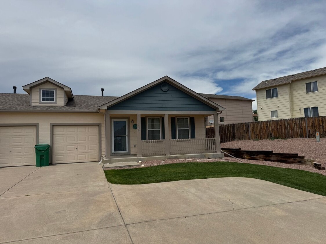 Primary Photo - ALL PROSPECTIVE TENANTS MUST SUBMIT A $58 ...