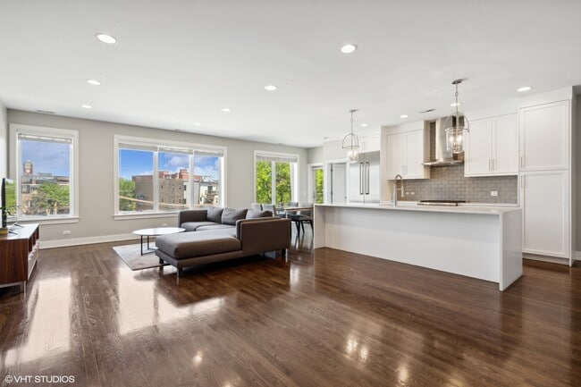 Building Photo - 3914 N Damen Ave