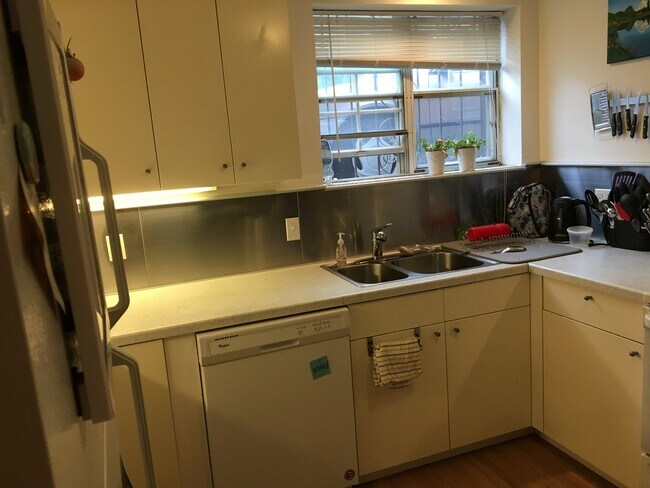Kitchen - 8 Robinwood Avenue