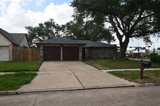Building Photo - 1302 Gentle Bend Dr