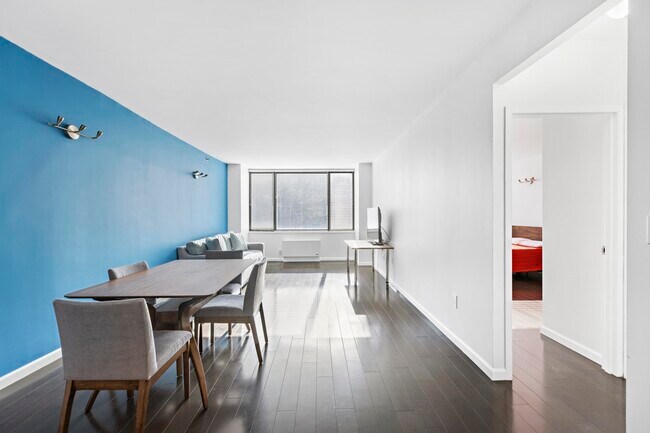 Building Photo - 45 River Dr S