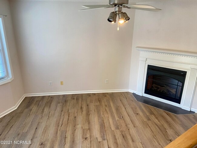 Building Photo - 2120 Flagstone Ct