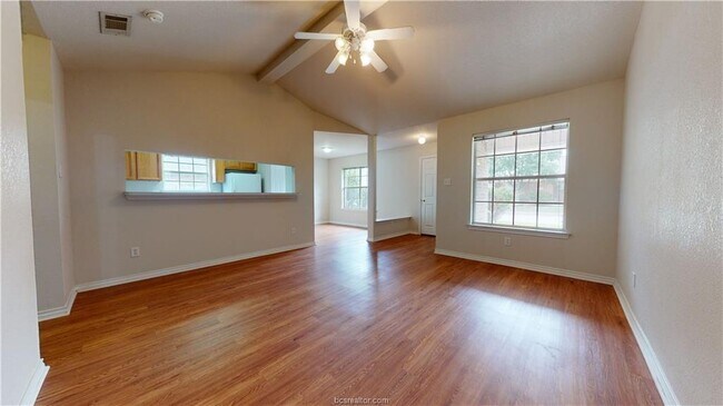 Foto del edificio - 931 Crepe Myrtle St