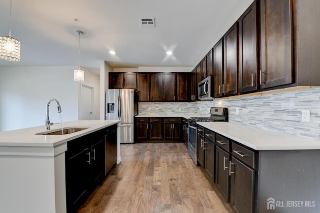 Building Photo - 722 Lorhan Dr