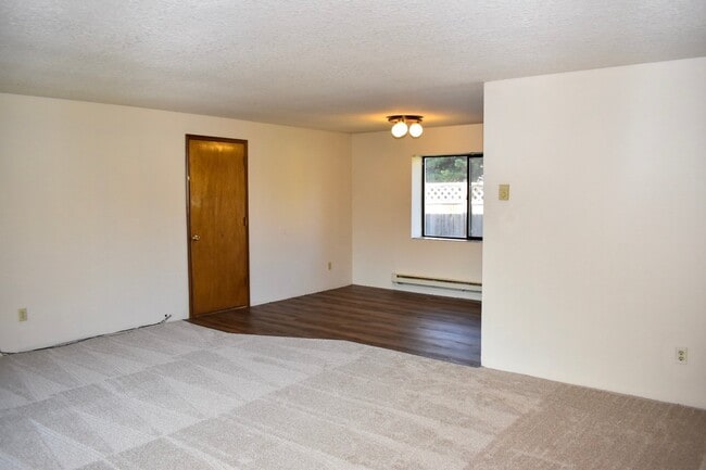 Foto del edificio - Classical Cute Duplex w/ 2 Bed 1 Bath in Washougal!