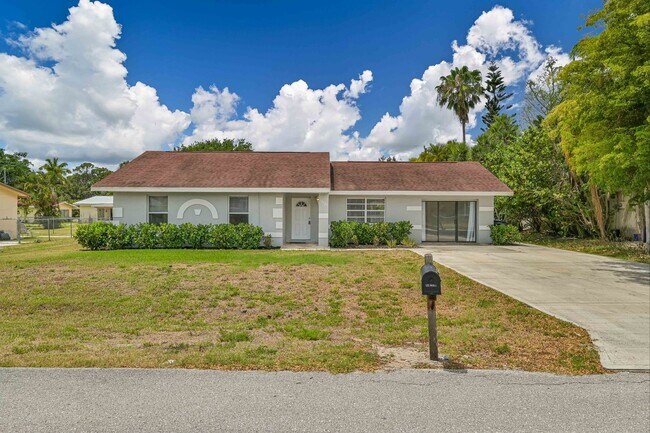 Foto del edificio - **3/2 House in San Carlos - Huge fenced backyard - City Water**