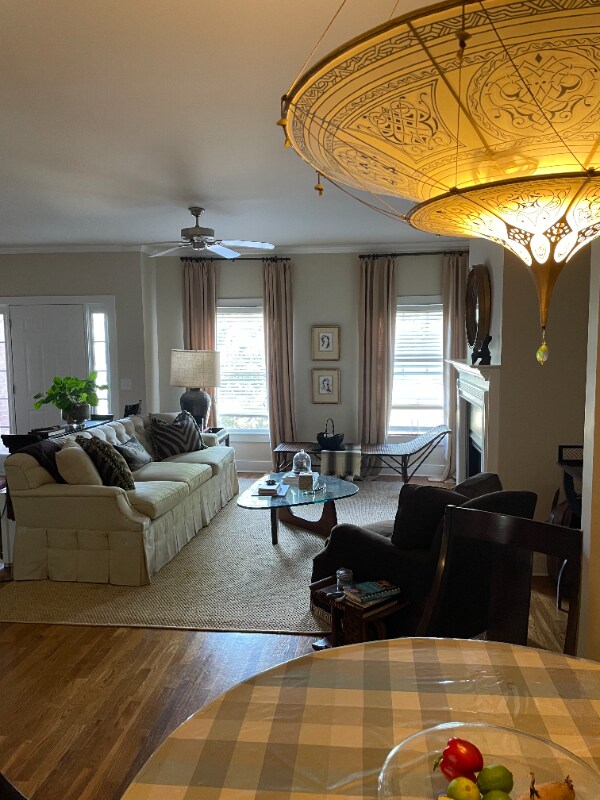 Foto del edificio - 1121 Surrey Ln