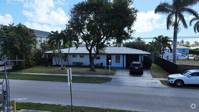 Building Photo - 2710 NE 48th Ct