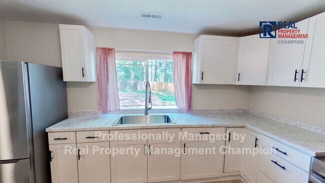 Foto del edificio - 1682 Blue Creek Rd