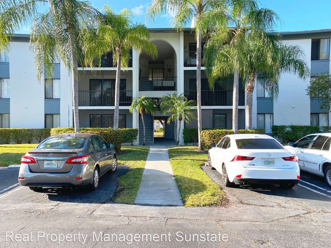 Primary Photo - 1015 Green Pine Blvd