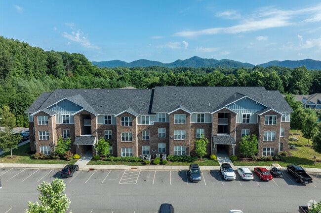 Building Photo - Haven at Enka Lake