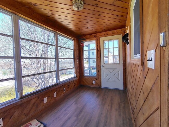 Foto del edificio - 74 Thurlow Ave