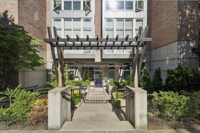 Building Photo - 0 bedroom in Seattle WA 98122