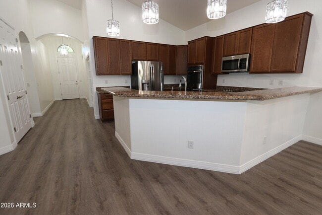 Building Photo - 852 E Rawhide Ct