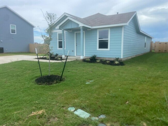 Building Photo - 2211 Cyclone Dr