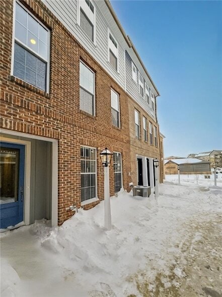 Building Photo - 305 Frederick Wy