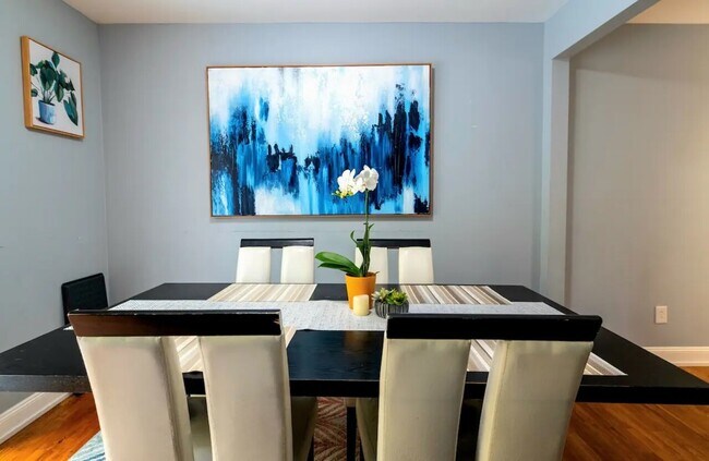 Foto del edificio - 1757 Lake Lane