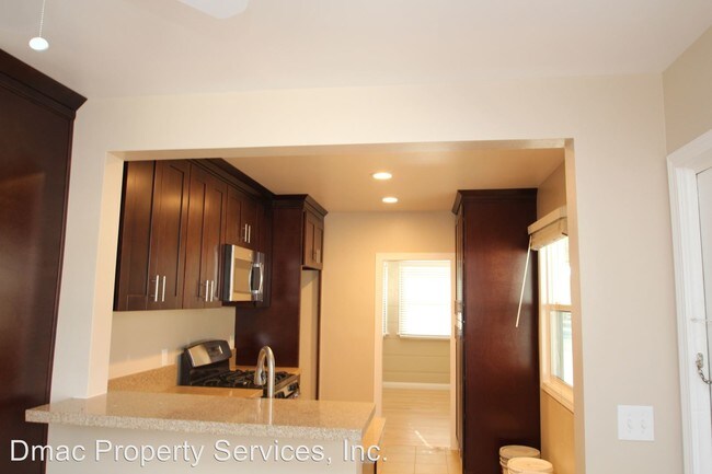 Building Photo - 5534 N Lark Ellen Ave