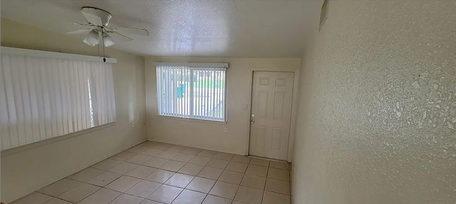 Building Photo - 2483 Lakeshore Cir