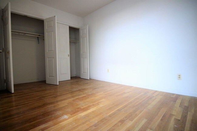 Building Photo - 311 W 95th St