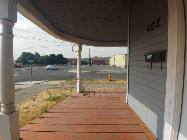 Building Photo - 602 S Main St