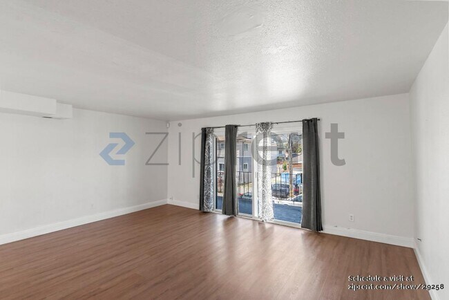 Foto del edificio - 7445 Weld St