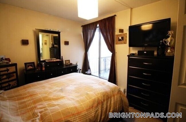 Foto del edificio - 144 Kenrick St