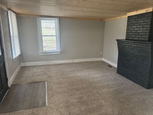 Foto del edificio - 2 Bedroom 2 Bathroom Home in Bluff City, TN