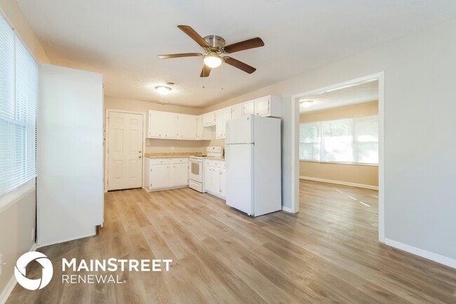 Building Photo - 7810 E 112th St