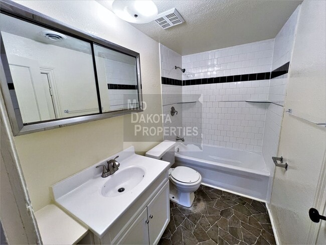 Building Photo - 420 E 6th Ave