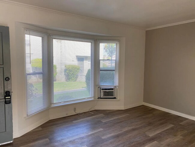 Foto del edificio - 1424 E Wilson Ave