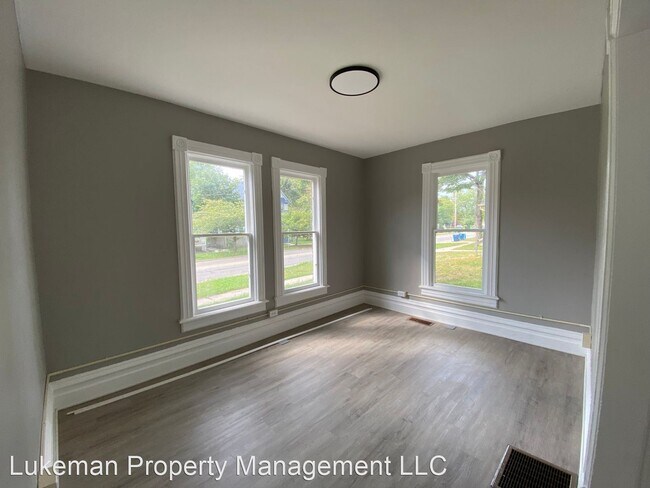 Building Photo - 3 br, 1 bath House - 116 Balch St.