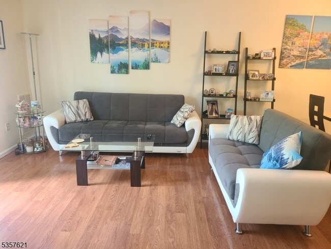 Foto del edificio - 14 Brookside Ln