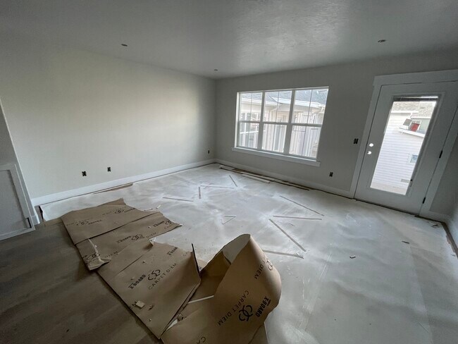 Building Photo - 439 E Nickel Ln