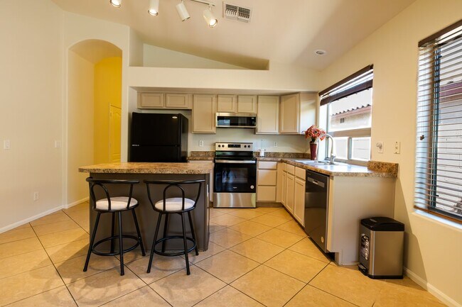 Building Photo - Spacious North Phoenix Home