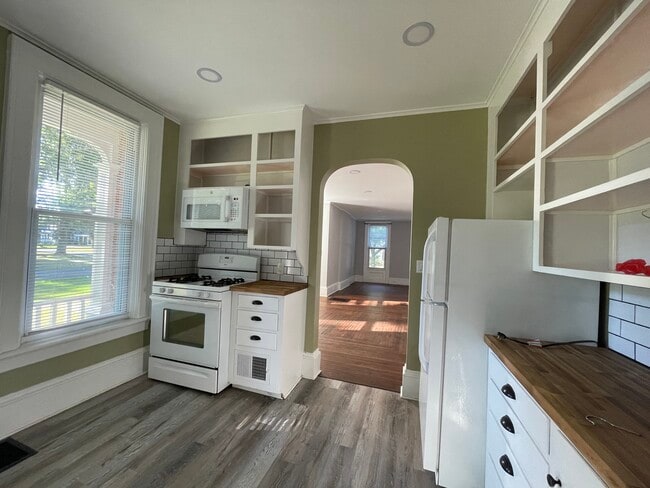 Kitchen - 500 2nd St