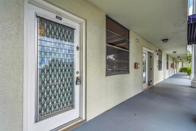 Building Photo - 1713 Whitehall Dr