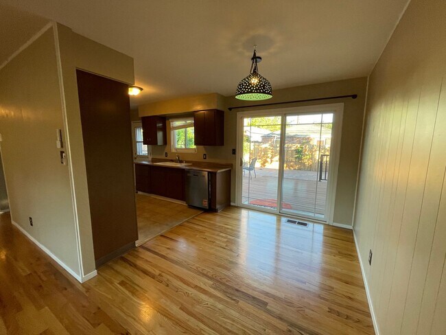 Building Photo - 1421 Samuel Way