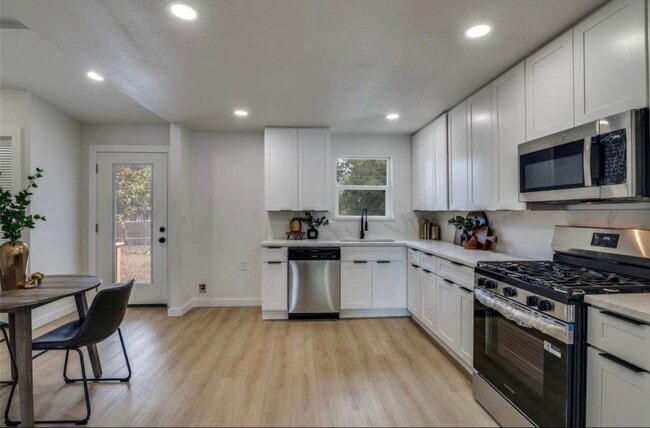 Building Photo - 1706 Cumberland Dr