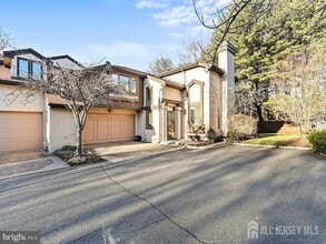 Building Photo - 540 Sayre Dr