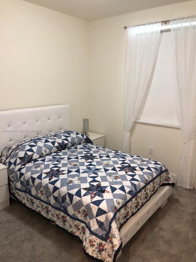 Foto del edificio - 6416 NW 102nd Ct