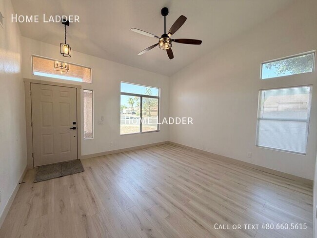 Building Photo - 1336 E Tradewind Dr