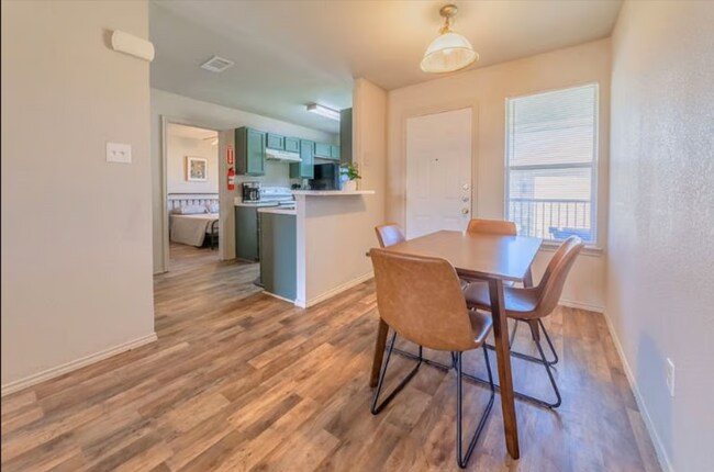 Foto del edificio - 5705 Greengate Dr